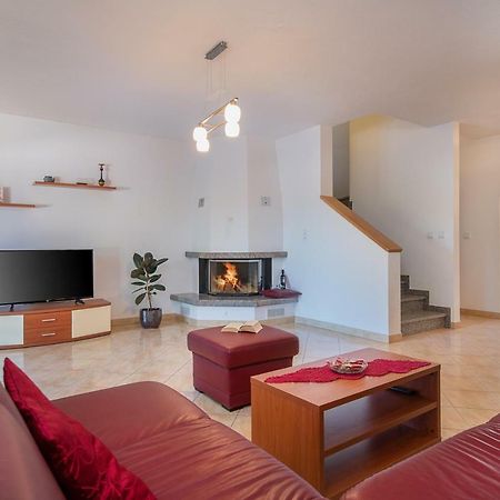 Ferienhaus Mary Ližnjan Εξωτερικό φωτογραφία