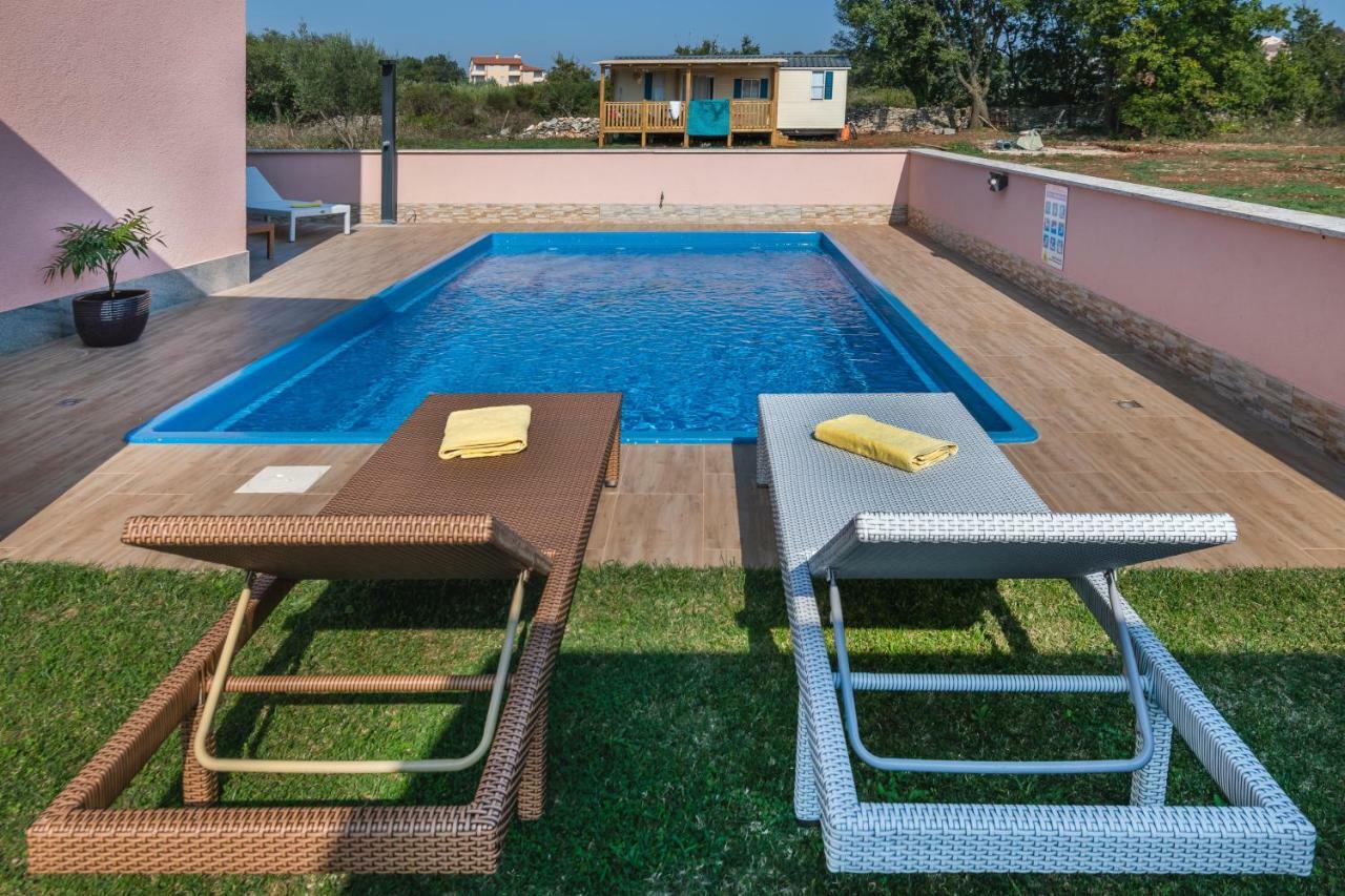 Ferienhaus Mary Ližnjan Εξωτερικό φωτογραφία