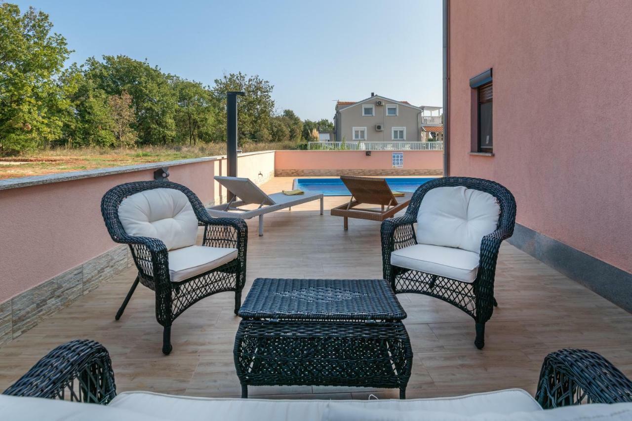 Ferienhaus Mary Ližnjan Εξωτερικό φωτογραφία
