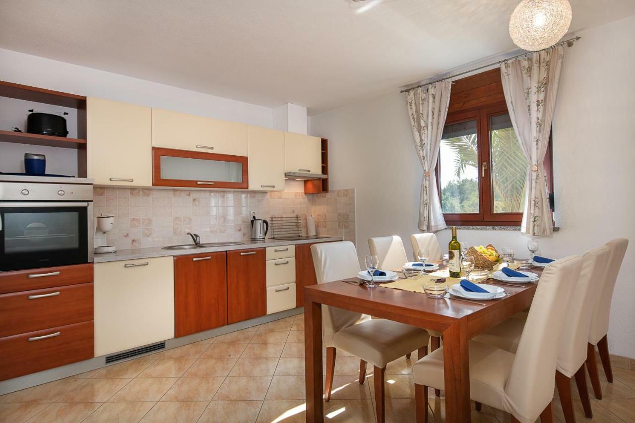 Ferienhaus Mary Ližnjan Εξωτερικό φωτογραφία